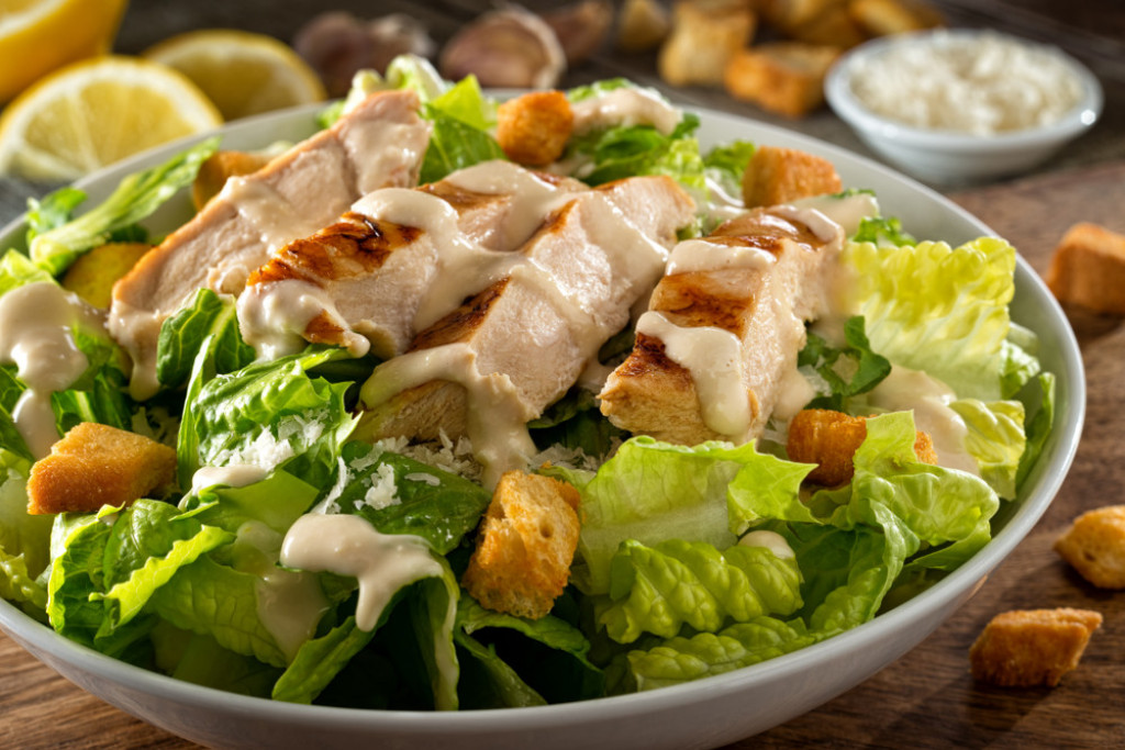 DANAS JE NJEN ROĐENDAN Cezar salata je nastala pre 99 godina, a njena popularnost i dalje ne bledi!