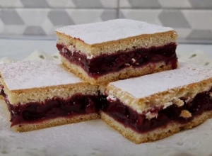 IZ BAKINOG KUVARA Lenja pita sa višnjama bez masti, savršena da se zasladite za vikend