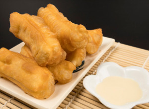 RECEPT ZA MEKIKE Spolja hrskave i rumene, iznutra šupljikave, njihov miris nas vraća u detinjstvo jer su mnogima bile omiljena užina