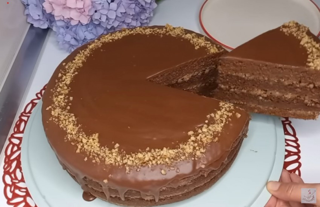 Stari recept za čokoladnu kutlača tortu iz šerpe: Nema filovanja samo se zalije iz kutlače - brzo i lako (VIDEO)