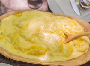 STARI DOBRI CRNOGORSKI KAČAMAK Tradicionalno jelo siromašnih sada voli i elita, evo kako se sprema!