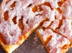 JEDNOSTAVANA, A PREUKUSNA LETNJA POSLASTICA Kolač sa kajsijama i orahom, savršenstvo slasti