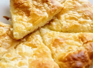 OVO MORATE DA PROBATE! Turska pita sa sirom ima krckavu koru, a unutra je lisnata i mekana kao burek!