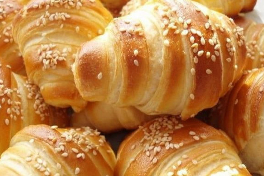 NAJBRŽE MOGUĆE! Kiflice sa sirom od gotovih kora, savršeno krckave, a na stolu su za 30 minuta!