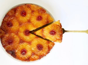 LETNJI FAVORIT Recept za izvrnutu ananas tortu potiče iz davne 1925. godine a izabran je kao najbolji od 60.000 poslatih