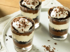 DESERT U ČAŠI Kremasta poslastica od čokolade, brzo rešenje kad vam se prijede nešto slatko!