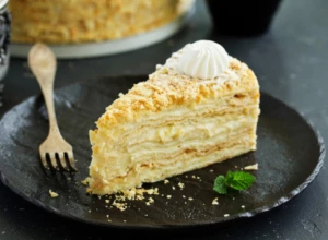 LAŽNA NAPOLEON TORTA Ne peče se, puna je slojeva a gotova za samo 15 minuta