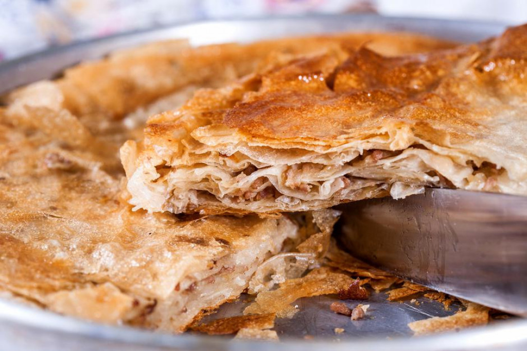 DORUČAK ZA POŽELETI Burek od gotovih kora, najkrckaviji i najukusniji koji ste do sada jeli!