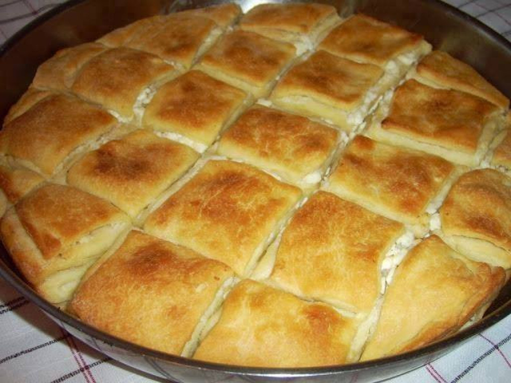 LISNATA POGAČA Bakina domaća pita sa sirom, spolja krckava, a unutra mekana, prste da poližeš!