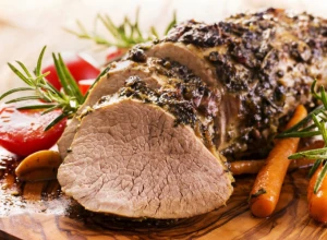 SAVRŠEN PORODIČNI RUČAK Sočno meso pečeno u rerni sa povrćem, brzo i ukusno jelo