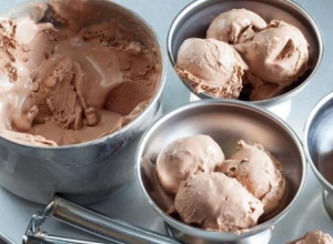 SUPER RECEPT Čokoladni sladoled koji se pravi od 2 jeftina sastojka, a čokolada ne ide!