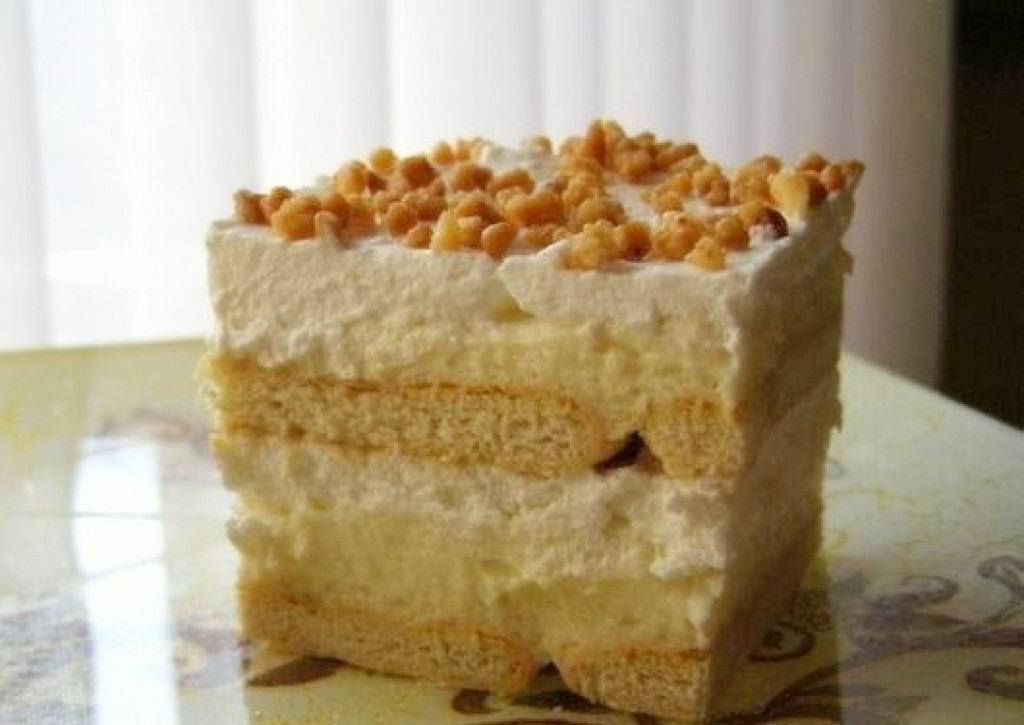 SAVRŠEN LETNJI DESERT Griz kocke koje se ne peku, brzo su gotove, jeftine, a prosto neodoljive!