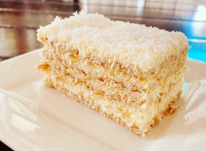 RAFAELO TORTA KOJA SE LAKO PRAVI Kraljica svake trpeze, a uspeva čak i početnicima