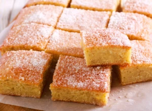 JOGURT KOLAČ Savršeno mekani biskvit, s merama na čaše, samo se izmeša i ispeče!