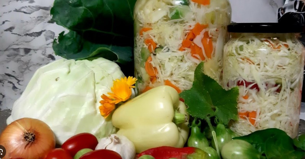 NEMA BOLJEG RECEPTA ZA ŠARENU SALATU Puna je vitamina, a može se jesti celu zimu
