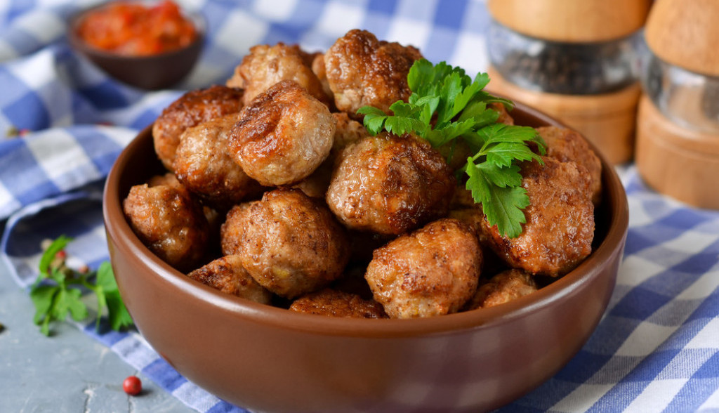RECEPT ZA ĆUFTE IZ RERNE Preukusni zalogaji od mesa koji idu uz sve, a imaćete ručak za dva dana!