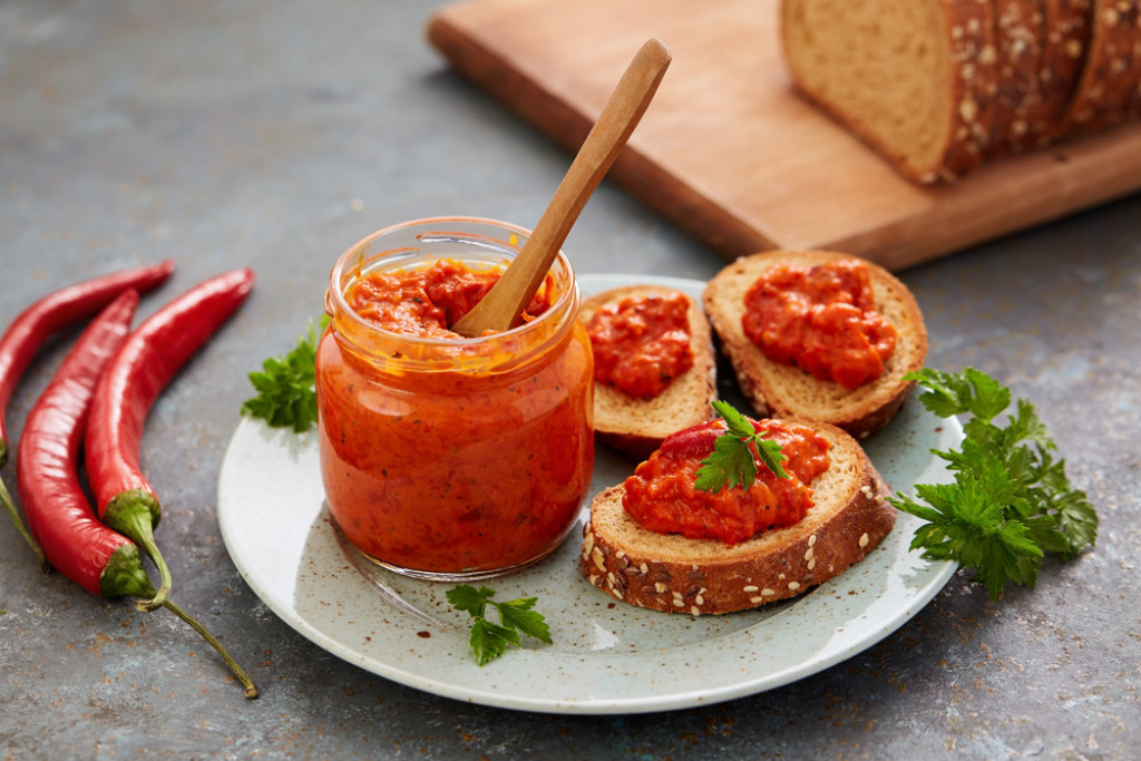 RECEPT ZA AJVAR OD PEČENIH PAPRIKA Najukusniji, bez konzervansa, pravi se na starinski način!