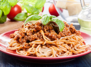 DANAS JE SVETSKI DAN PASTE Proslavite ga uz omiljeni bolonjeze po receptu italijanskog kuvara Đenara Kontalda