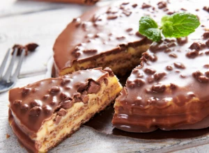 TORTA KOJA SE NE PEČE Ledena poslastica od čokolade i lešnika koja se brzo i lako pravi