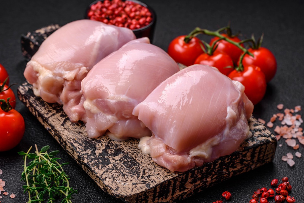 KOLIKO DUGO SMETE DA PILETINU DRŽITE U FRIŽIDERU? Ako izgleda ovako znajte da se pokvarila