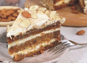 TORTA SA POMORANDŽOM I BADEMOM Osvežavajuća poslastica bez brašna
