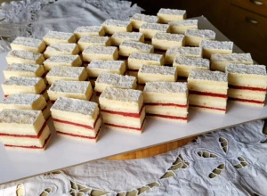 BELA VOĆNA MAĐARICA Sanja nam je dala recept za kolač koji će vas raspametiti, još je ukusniji od klasične čokoladne verzije