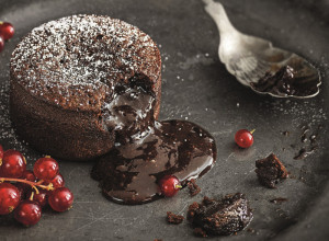 LAVA KOLAČ Pravi se od samo 3 sastojka, a čokolada se topi u ustima