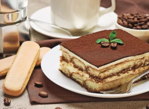TIRAMISU PO ORIGINALNOM ITALIJANSKOM RECEPTU Savršen spoj slatkiša i omiljenog napitka, za prave kafoljupce