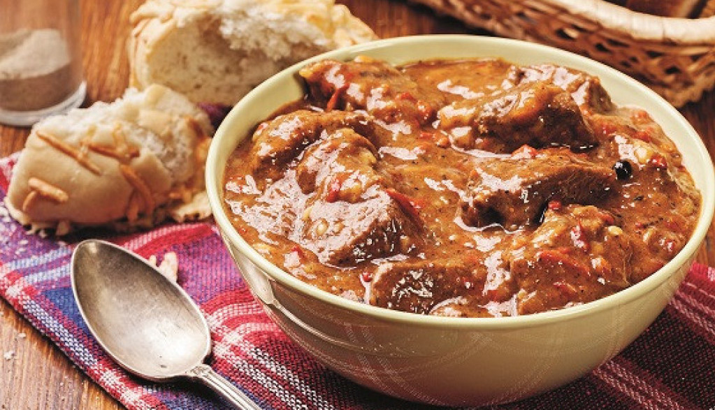 PASTIRSKI GULAŠ Aromatično jelo od svinjskog mesa, zagrejaće vam dušu i telo