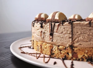 FENOMENALNA KINDER TORTA Osvaja na prvi zalogaj, ulepšaće prazničnu trpezu