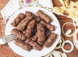 ĆEVAPI IZ RERNE Pečeni i slasni, a prave se brzo i lako