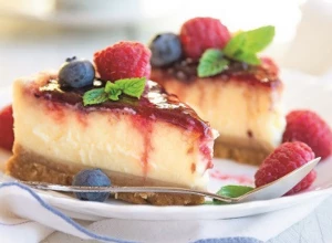 ČIZKEJK SA MALINAMA Neodoljiva poslastica sa sirom koju svi vole