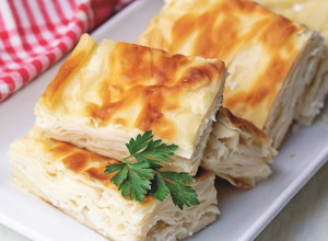 DOMAĆA GIBANICA RAJ ZA NEPCA Hrskavih kora i sočnog nadeva, savršena za početak dana