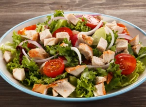 PILEĆA OBROK SALATA Brzi ručak koji možete da ponesete na posao, mirođija mu daje posebnu čar