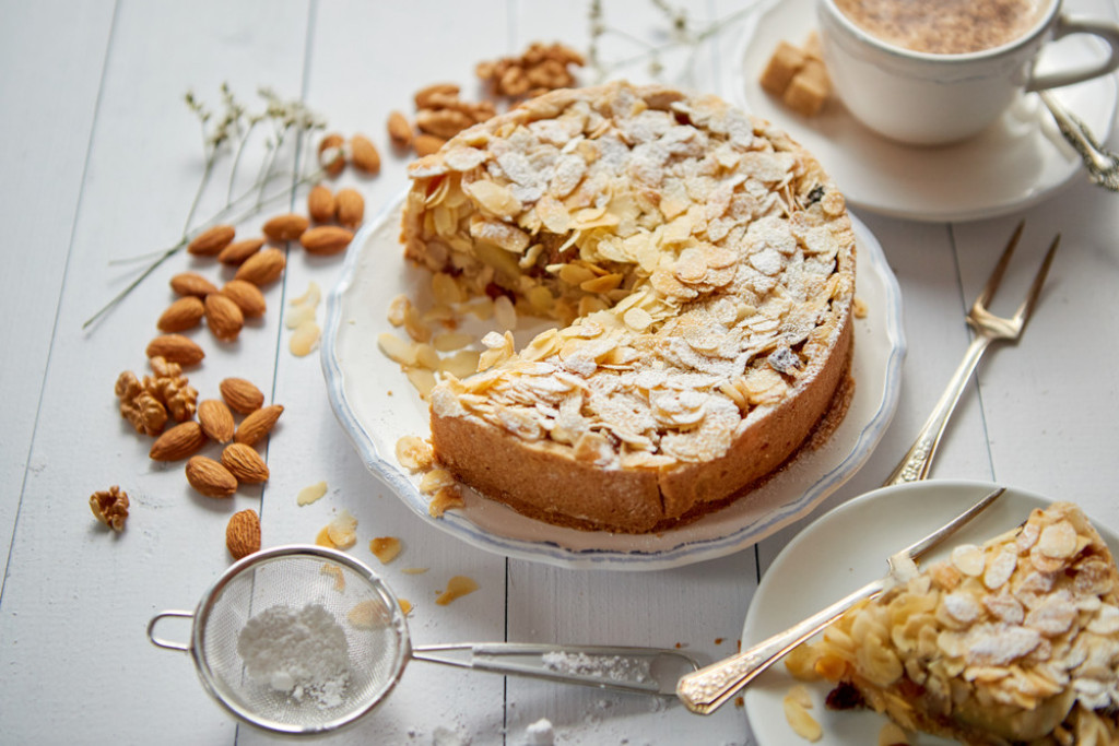 POSNA BADEM TORTA Neodoljiva i slatka a uspeće svima, pa i potpunim početnicima