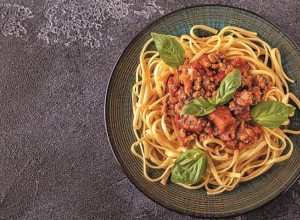PASTA BOLONJEZE Čuveno italijansko jelo koje je dobilo ime po njihovom gradu
