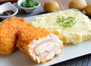 KORDON BLU Tradicionalno jelo francuske kuhinje, meso se lepi za prste