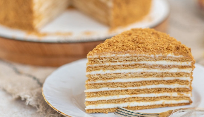 NEPEČENA HAVANA TORTA Očaravajuća poslastica u slasnom spoju sa lešnicima, bogate i prepoznatljive arome