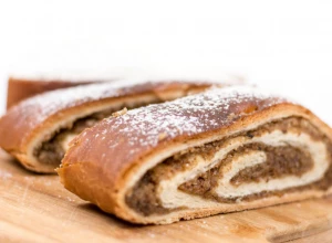SOČNA ŠTRUDLA SA ORASIMA Poslastica koja budi sva čula i popravlja dan u trenu!