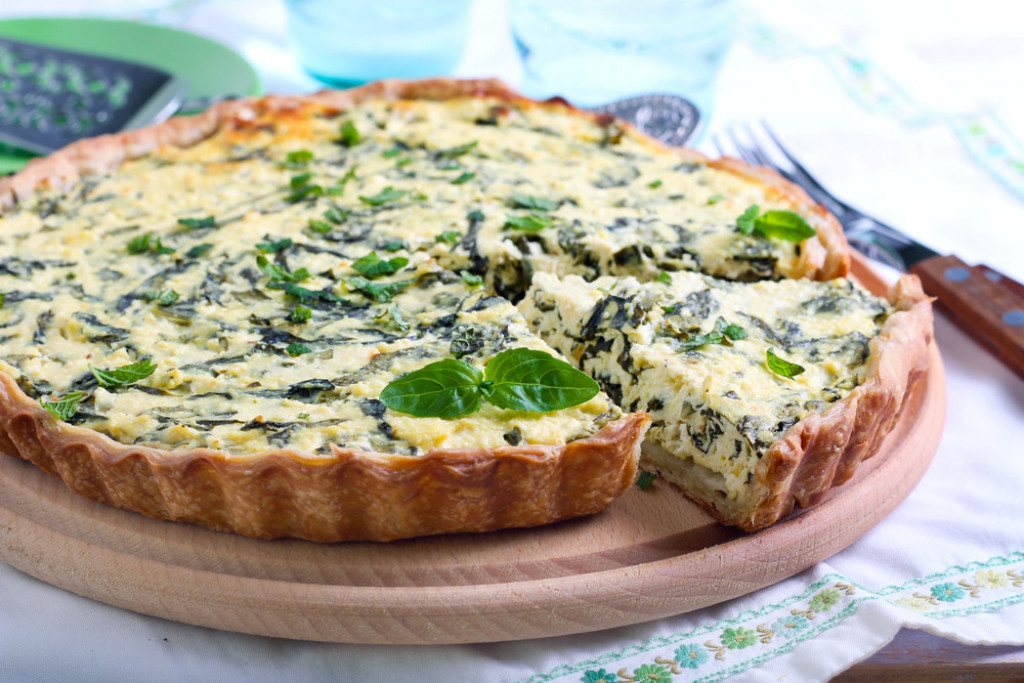 SLANI TART SA SPANAĆEM I SIROM Fenomenalan delikates kome koštunjavo voće daje posebnu draž