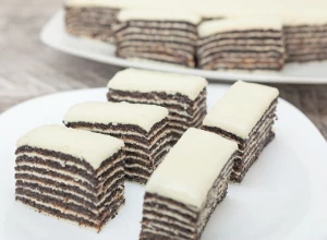 PUŽIĆI, KOLAČ SA JABUKAMA, MAKOVNJAČA, VALJUŠCI I ROZEN TORTA Najlepši slatkiši sa makom
