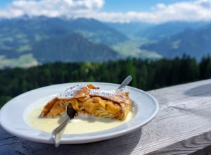 AUSTRIJSKA ŠTRUDLA SA JABUKAMA Mirisna poslastica u savršenom spoju testa i slatkog nadeva