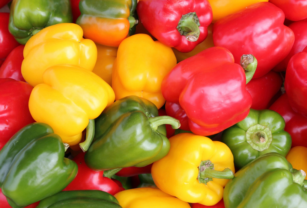 KOJA JE RAZLIKA IZMEĐU ŽUTIH, CRVENIH I ZELENIH PAPRIKA? Zašto im se cena razlikuje i kakav je ukus