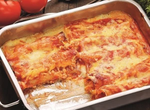 SOČNI KANELONI SA MLEVENIM MESOM I BEŠAMEL SOSOM Eksplozija ukusa u jednom jelu