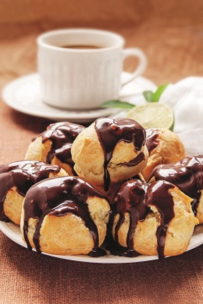 PROFITEROLE Italijanski desert  koji podseća na princes krofne a osvaja ukusom