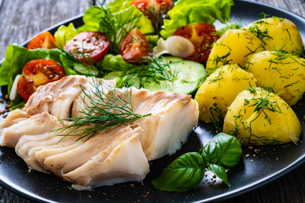 RIBA SA POVRĆEM IZ RERNE Zdrav obrok bogat proteinima, a maslinovo ulje mu daje dodatni šmek
