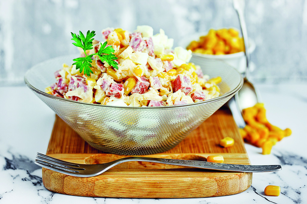 SALATA SA KIKIRIKIJEM I ŠUNKOM Sjajno ide sa raznim jelima, a pravi se brzo i lako