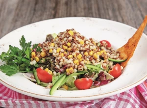 KINOA SALATA BOLJA OD ONE KLASIČNE Ukusna i aromatična, rashladiće vas u trenu