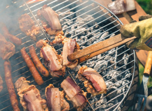 SAVETI ZA NAJBOLJI ROŠTILJ Na ovaj način će pljeskavice i ćevapi biti najbolji