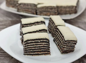 ROZEN TORTA SA MAKOM I BELOM ČOKOLADOM Klasik na drugačiji način koji miriše na ljubav